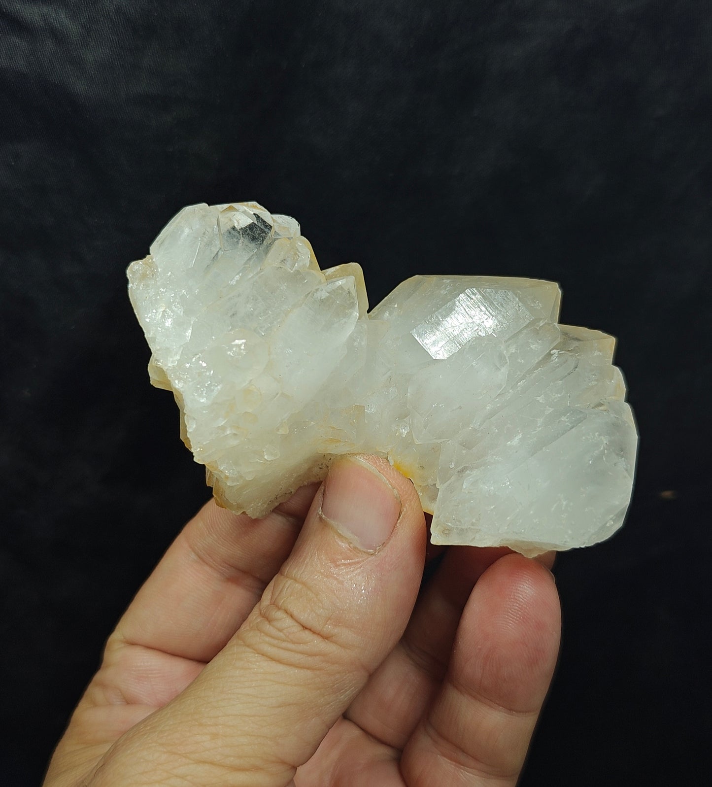 Quartz crystals cluster specimen 130 grams
