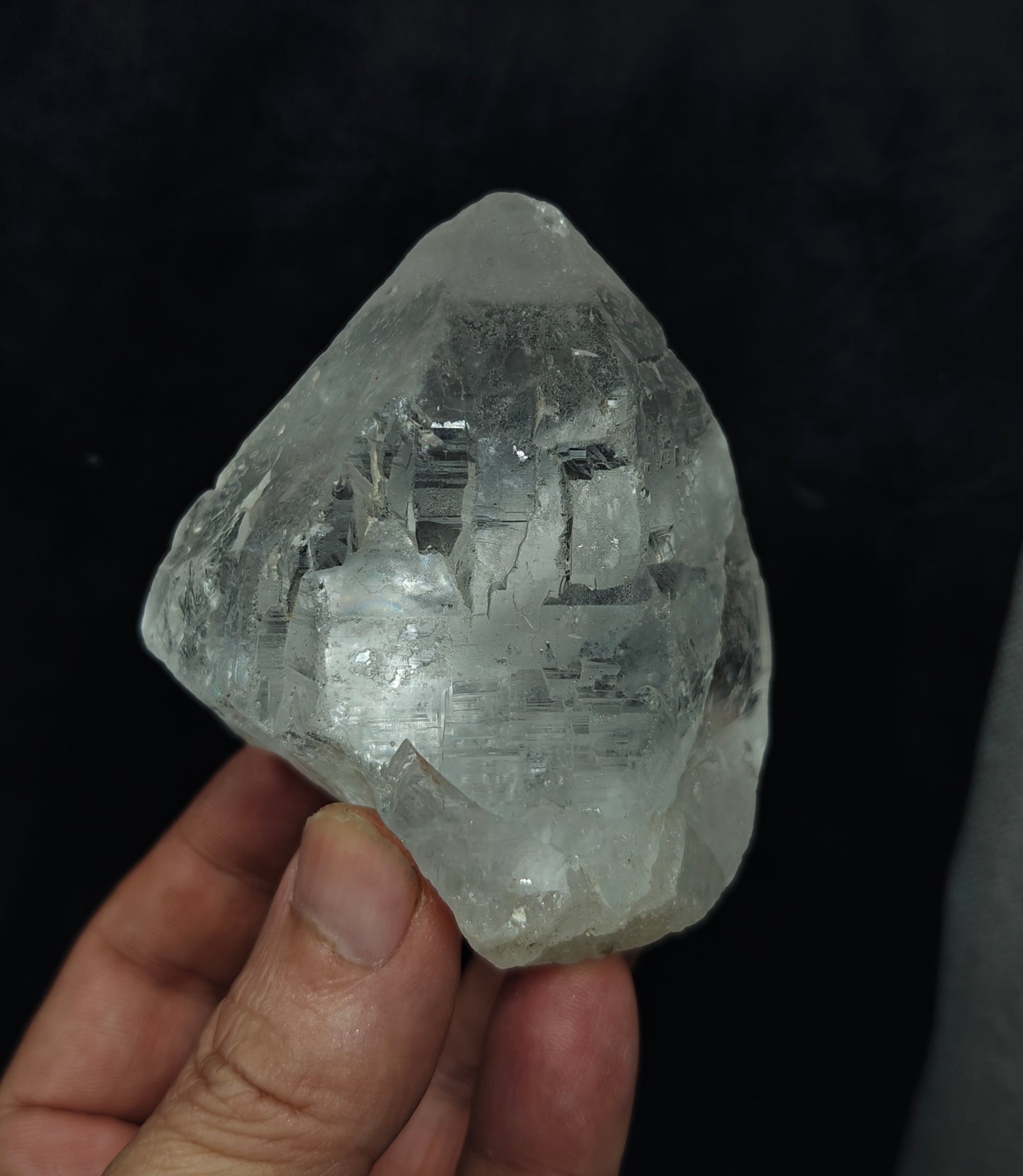 Natural clear terminated Quartz Crystal 306 grams