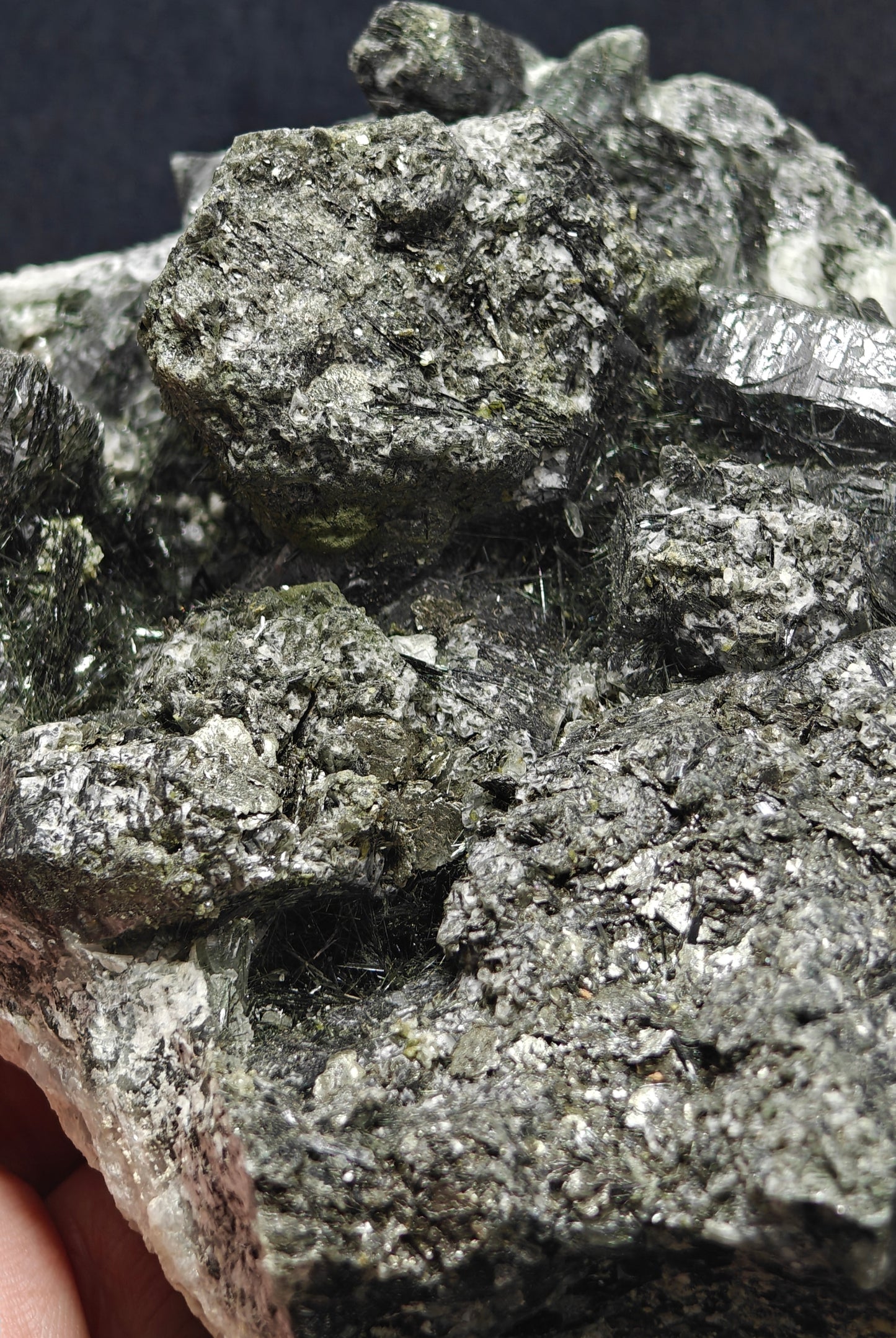 Chlorite Quartz crystal specimen 770 grams