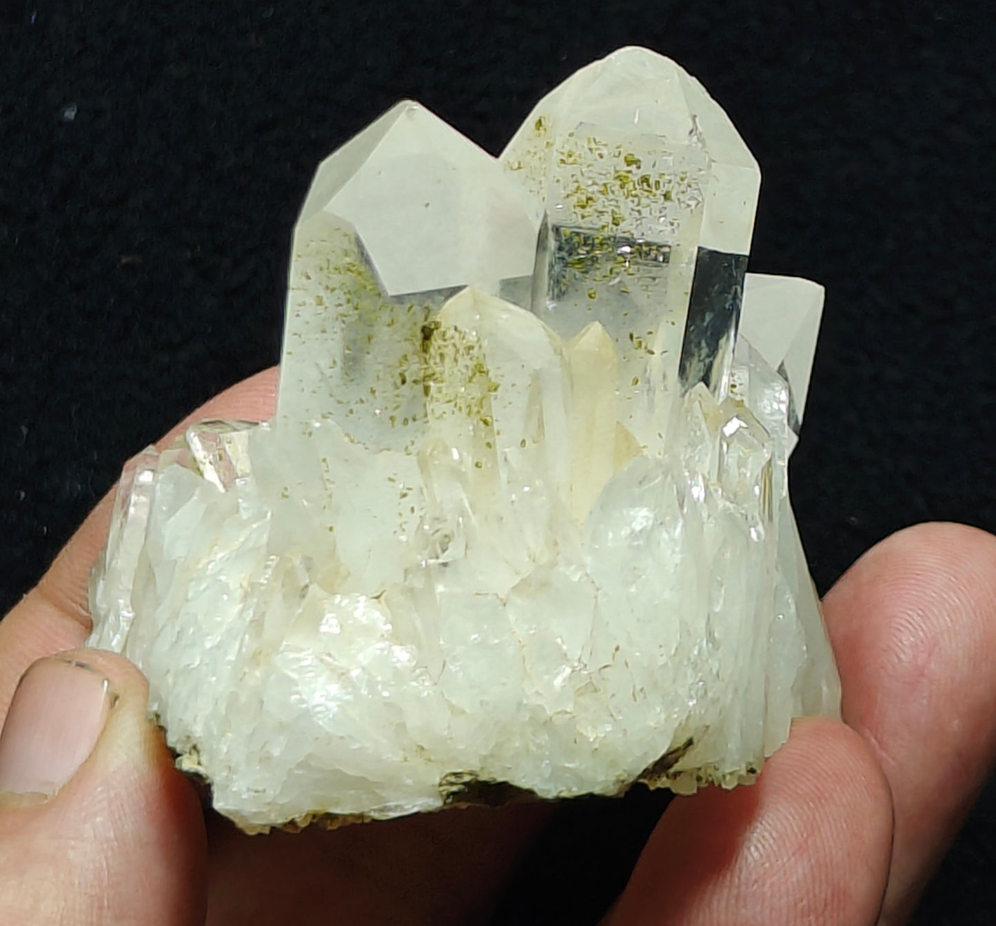 An amazing self standing quartz cluster with Epidote inclusions 160 grams