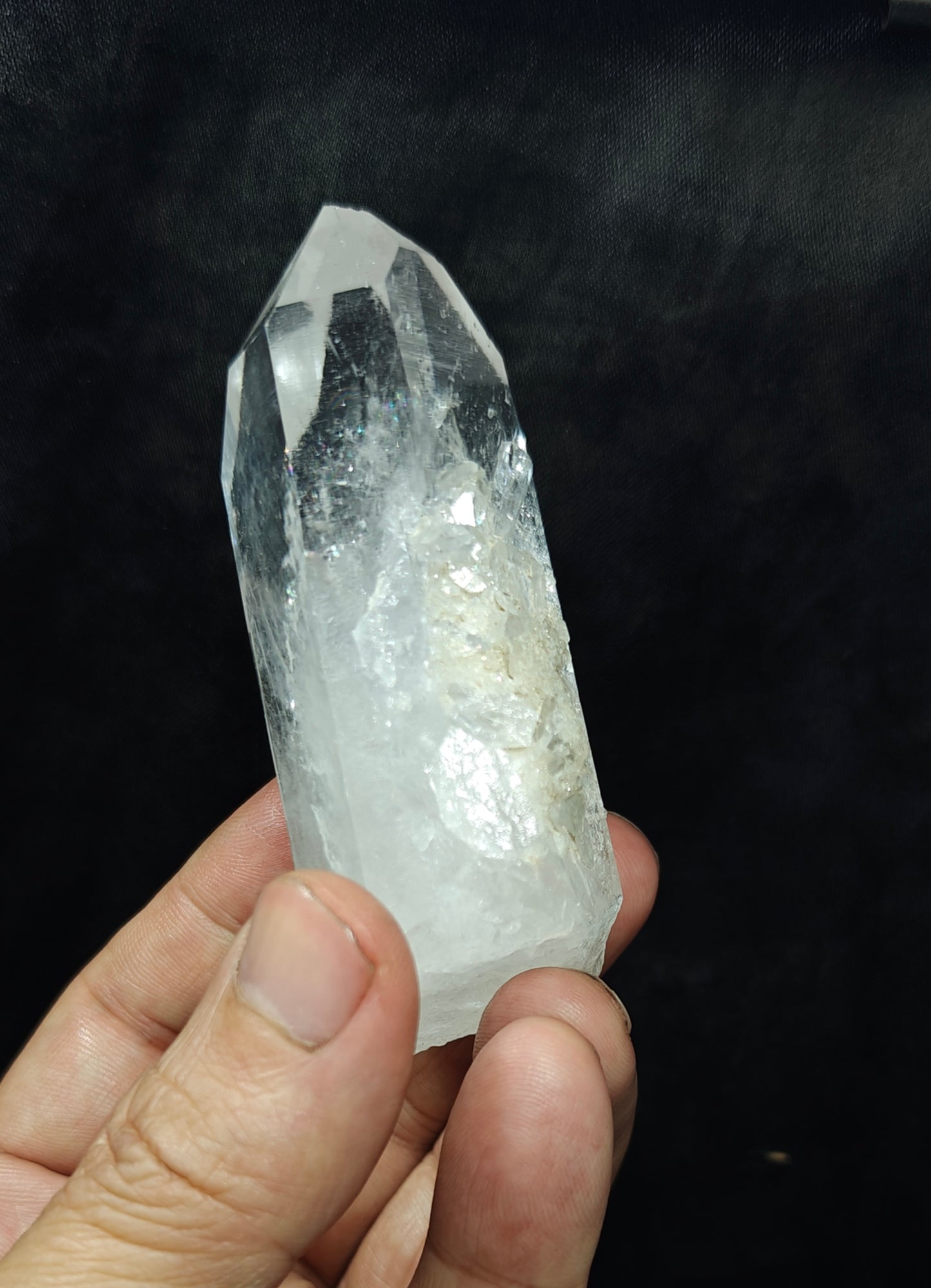 An amazing terminated twin Quartz Crystals specimen 142 grams