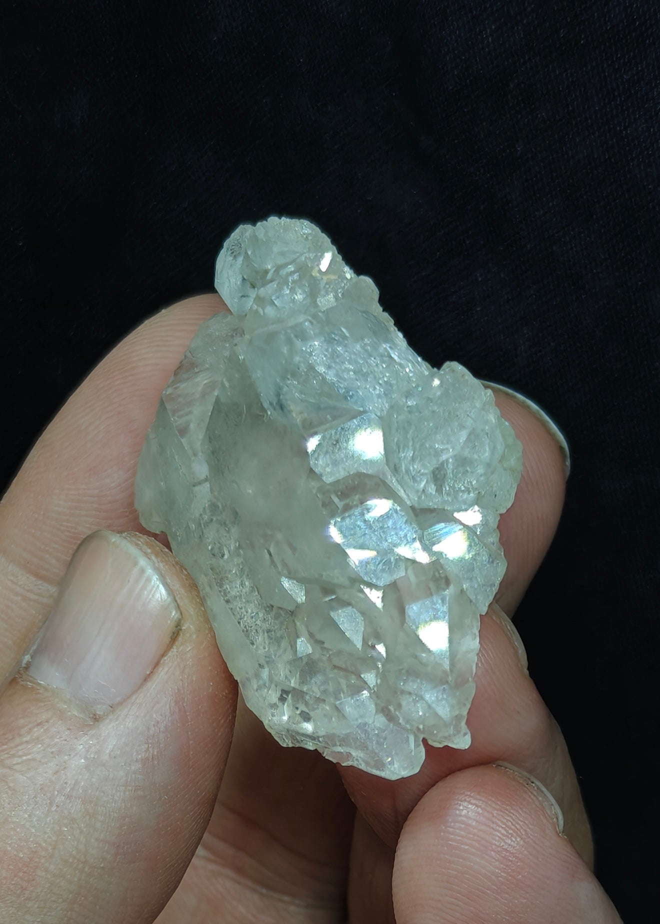 Natural gwindel quartz crystal 22 grams