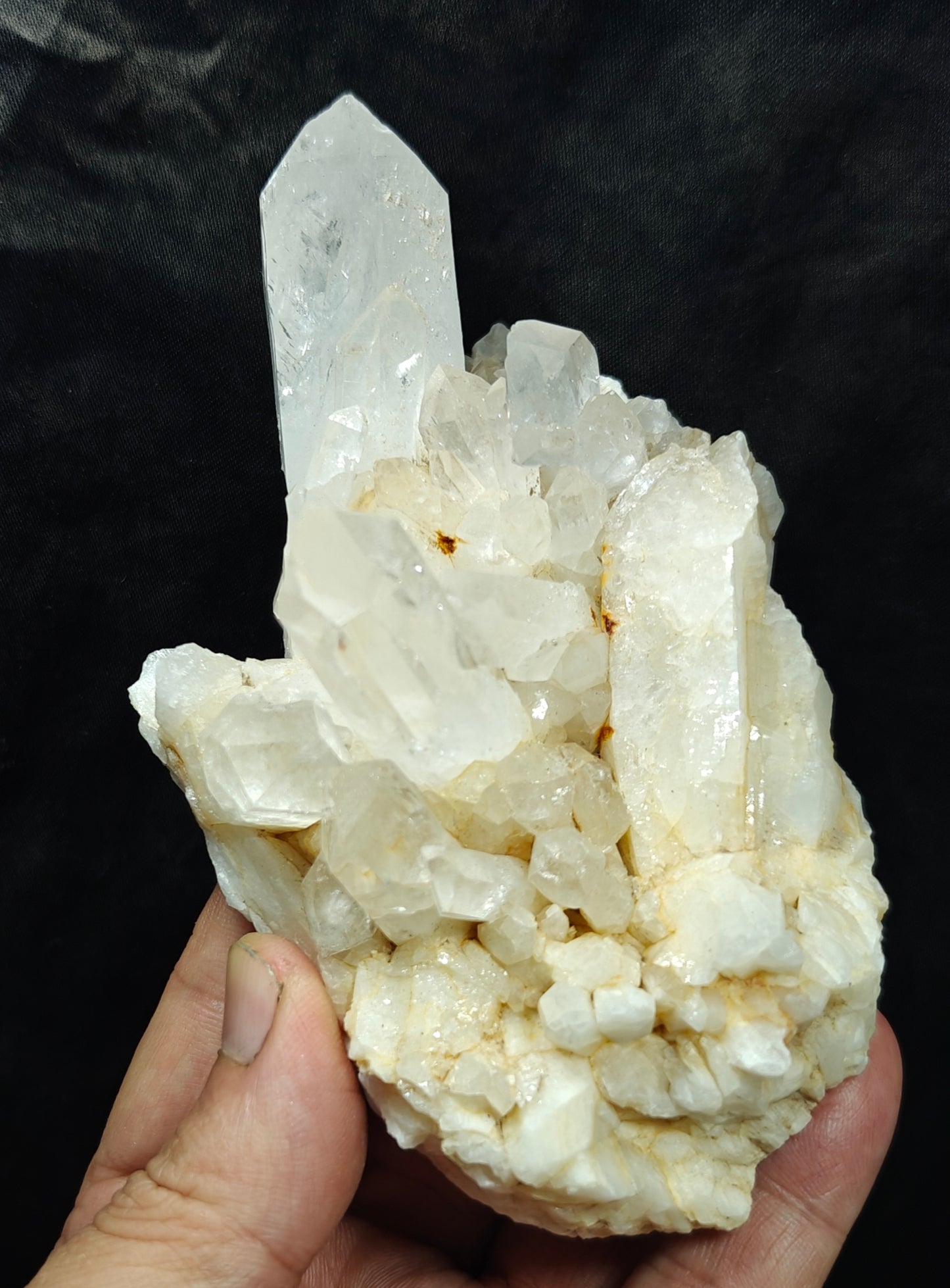 Natural Terminated quartz Crystals cluster 394 grams