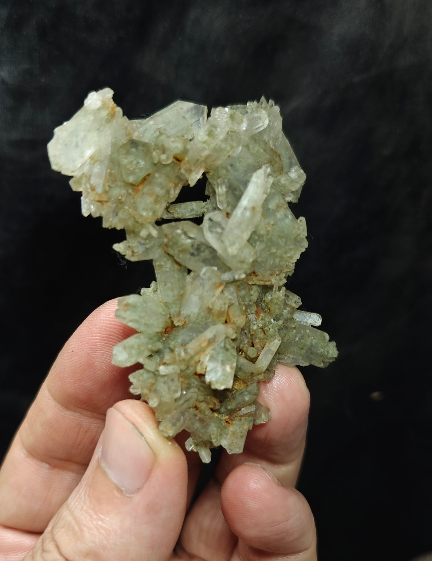 Chlorite Quartz crystals cluster 43 grams