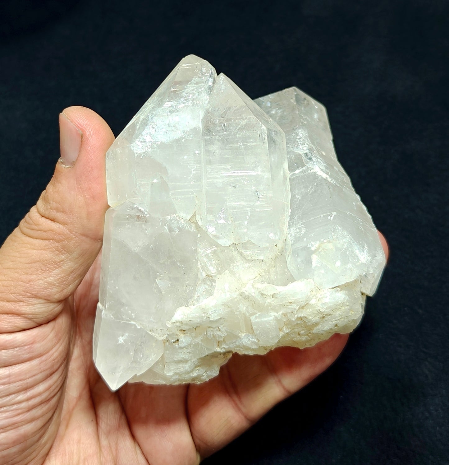 An amazing specimen of beautifully terminated quartz Crystals 433 grams
