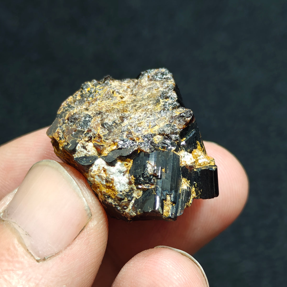 Vesuvianite on matrix 19 grams