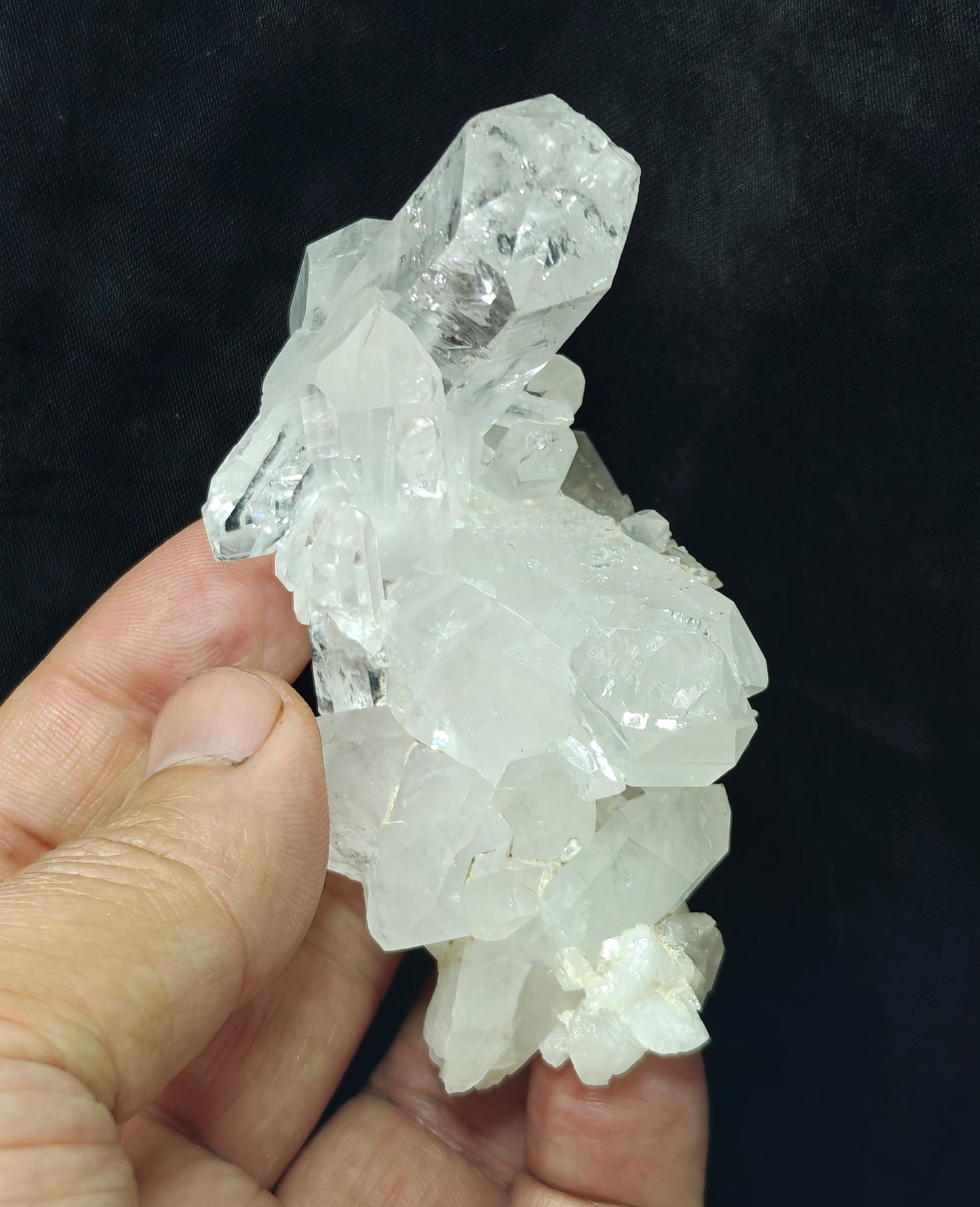 Natural terminated clear Quartz Crystal cluster 143 grams