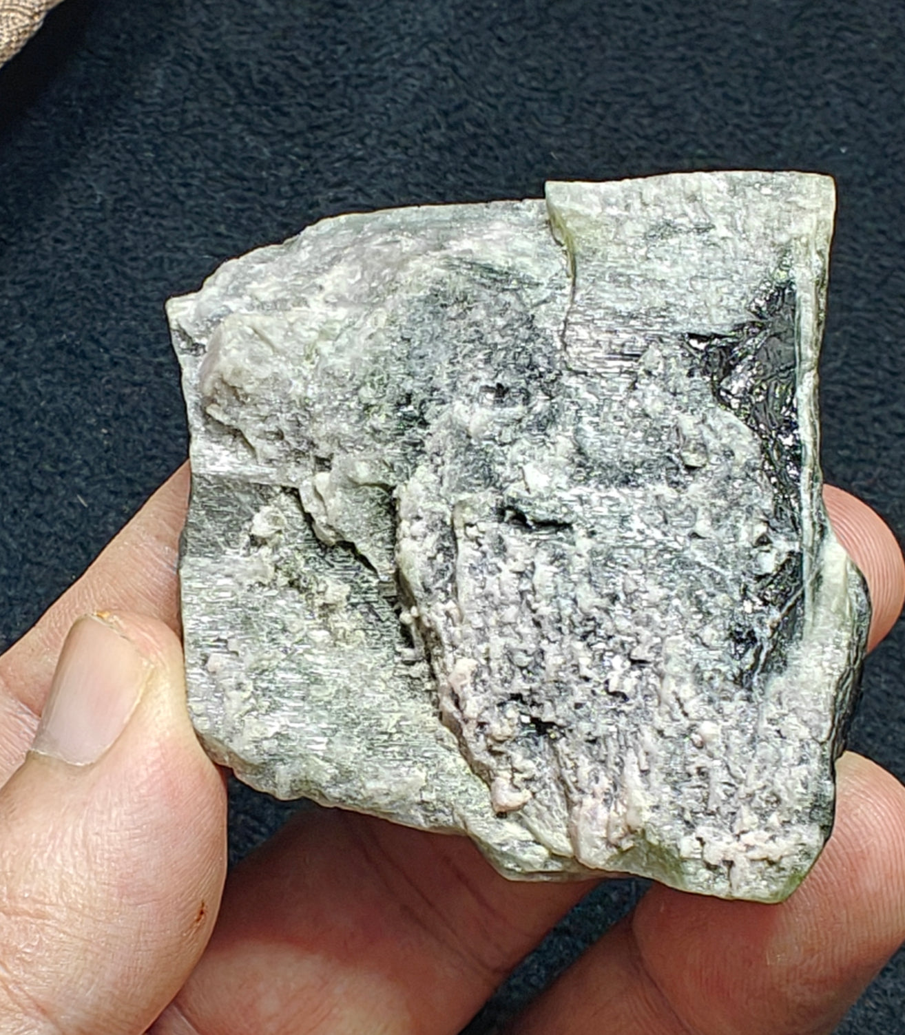 Dark green Tourmalines crystal 80 grams