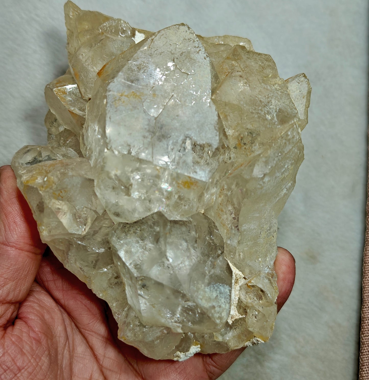 Quartz crystals having gwindle like formations 694 grams