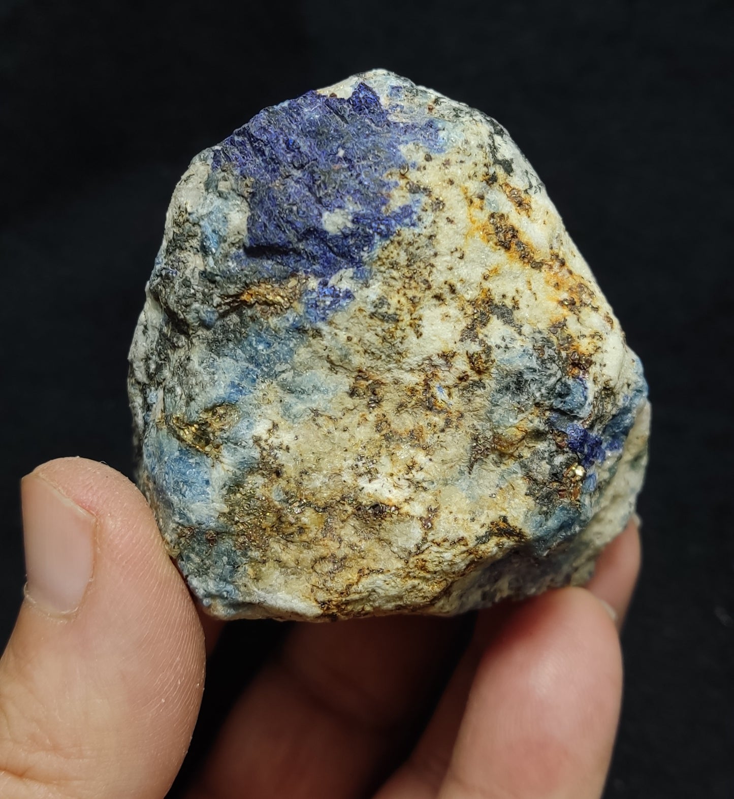 Lazurite/Sodalite/hauynite with Partly Fluorescent 274 grams