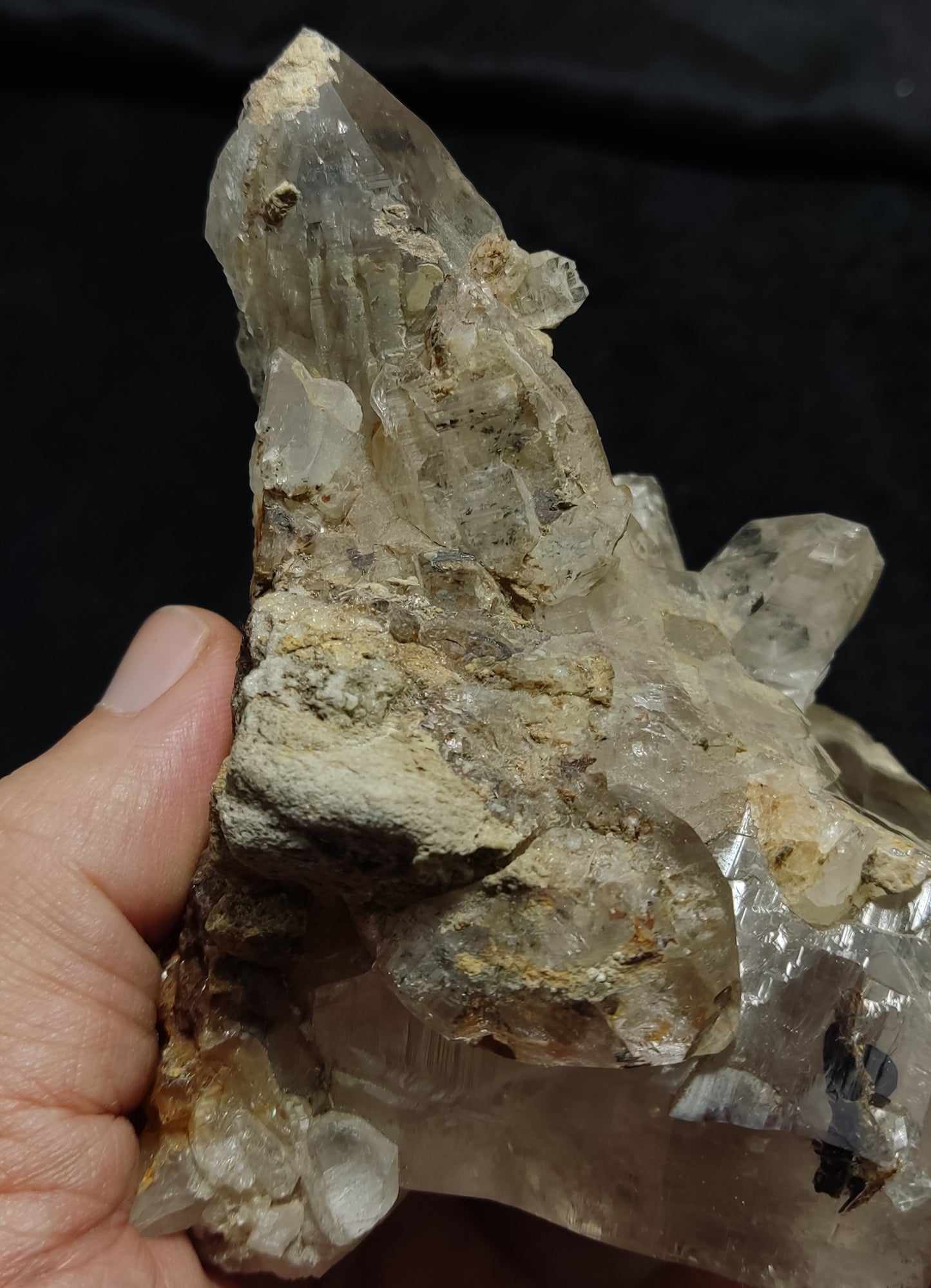 Natural terminated Quartz Crystal Specimen 436 grams