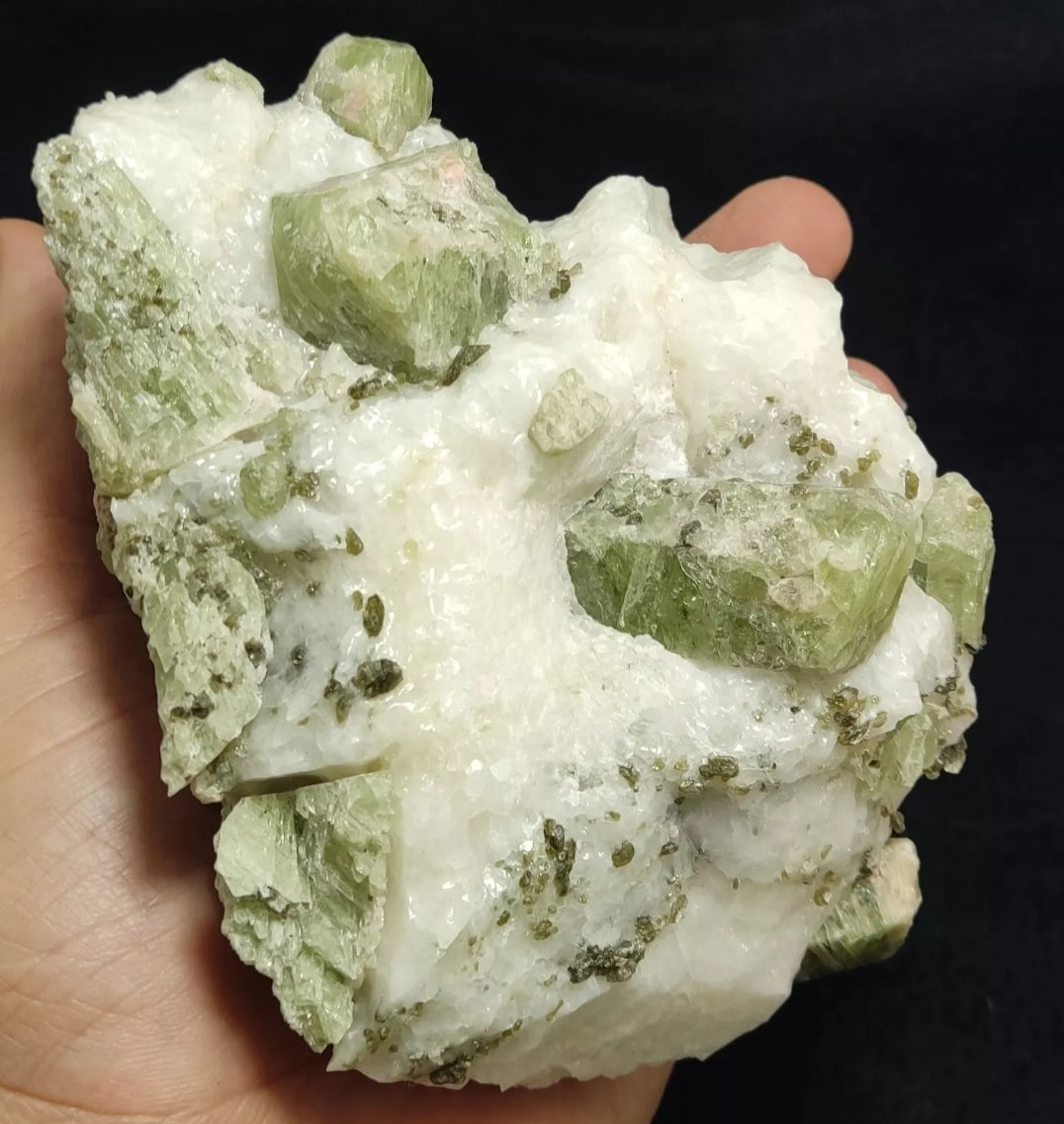 Green diopside crystals on matrix with mica 1067 grams