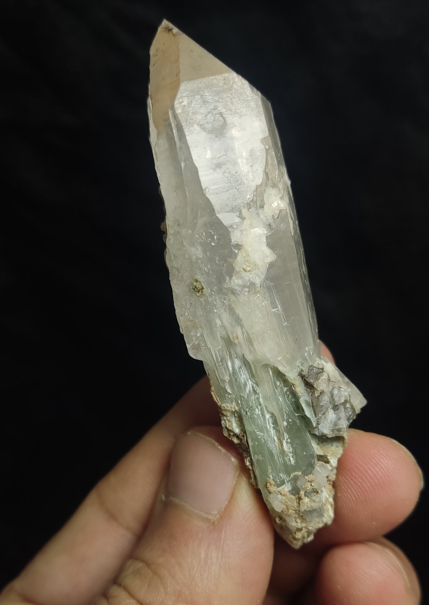 Aesthetic specimen of quartz crystal with unique amphibole inclusion 52 grams