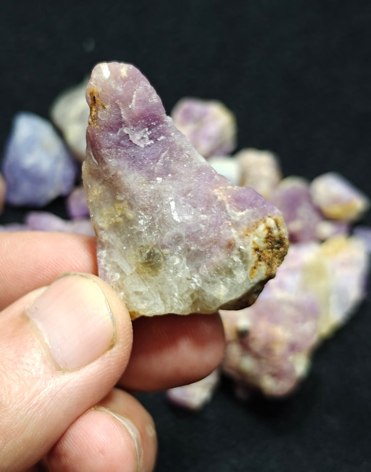 Rough Hackmanite Highly Tenebrescent Lot 100 grams