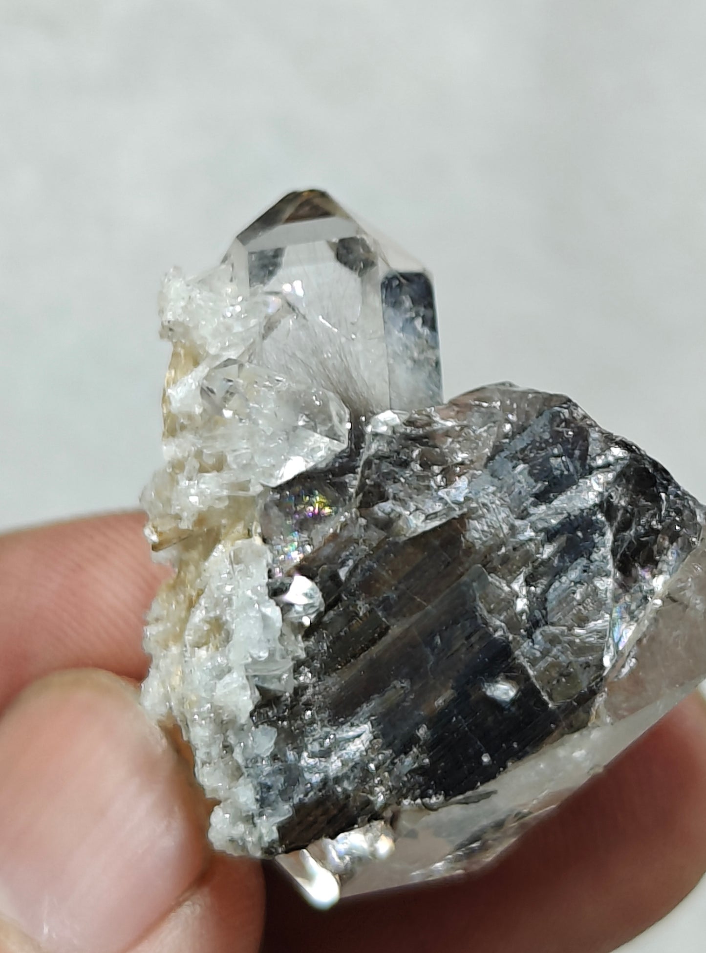 Single amazing terminated brookite Quartz Crystal twins 19 grams