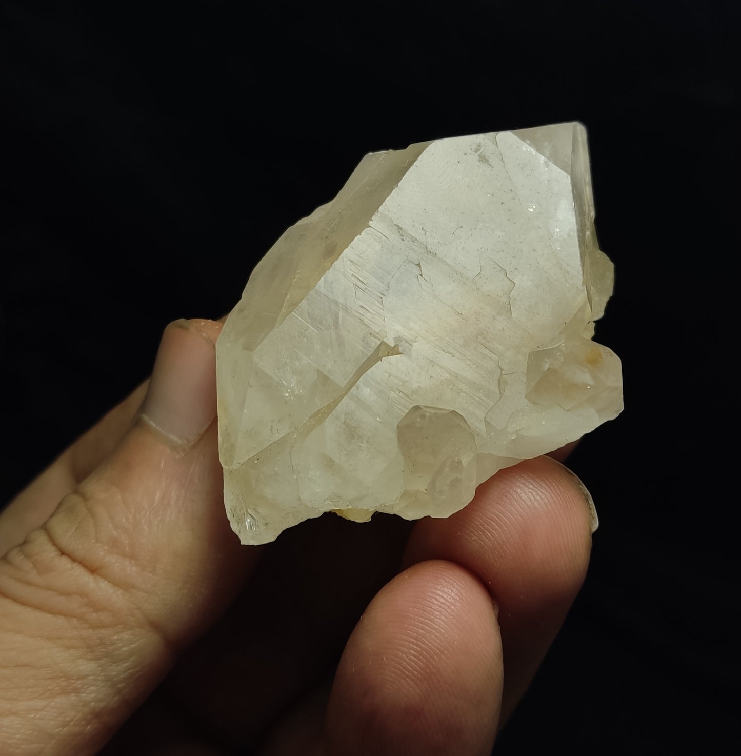 Natural terminated gwindel Like Quartz crystal 63 grams