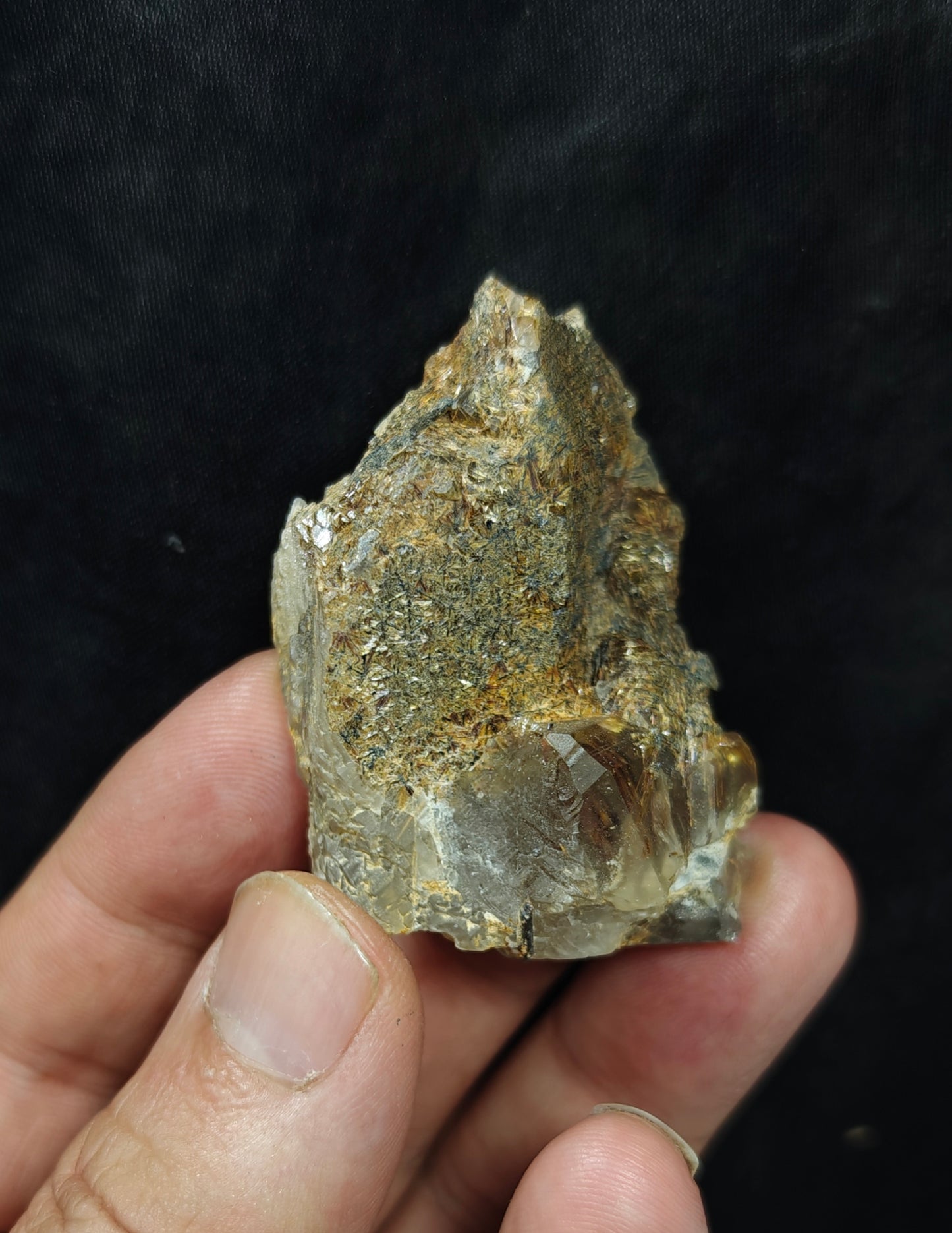 Rutiles on quartz 46 grams