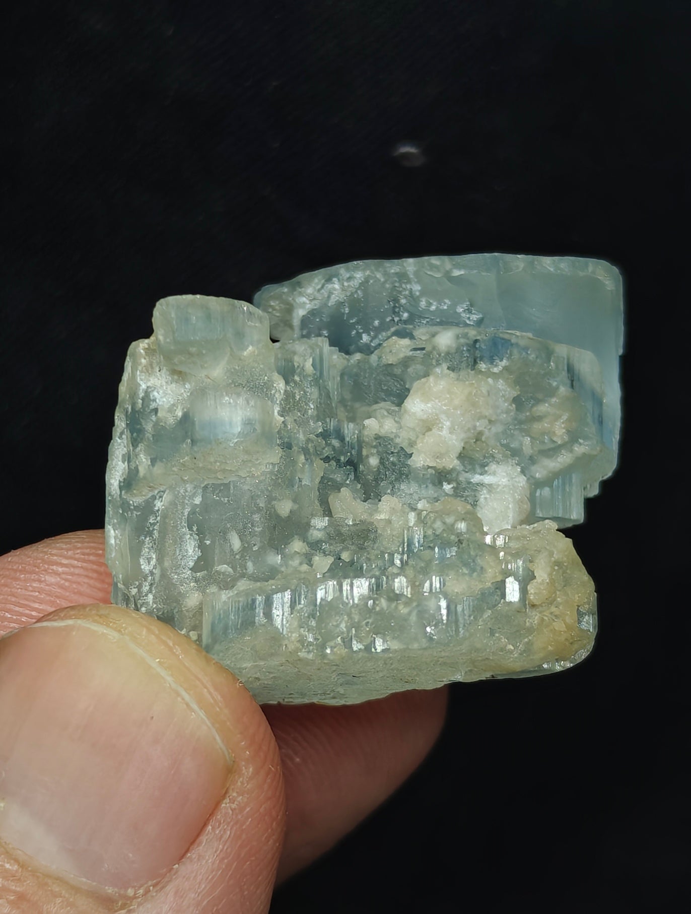 Etched Aquamarine floater Crystal 21 grams