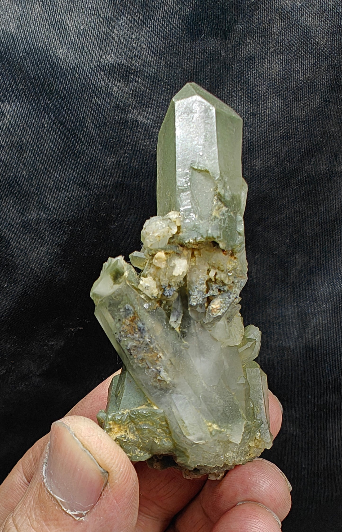 Natural terminated Chlorite Quartz cluster 67 grams