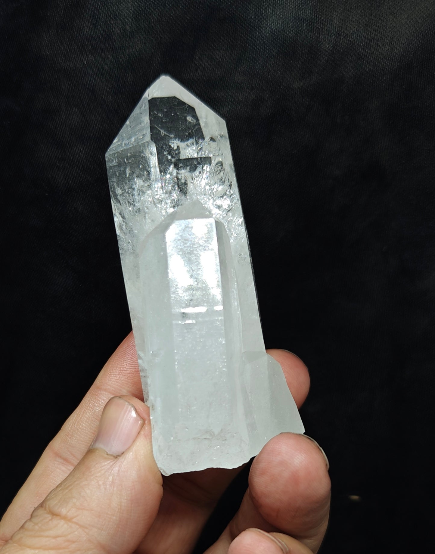 An amazing terminated twin Quartz Crystals specimen 142 grams