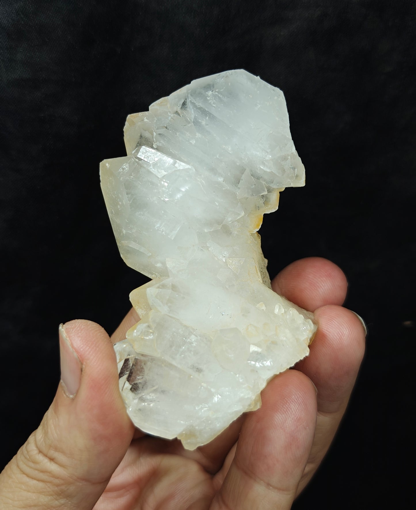 Quartz crystals cluster specimen 130 grams