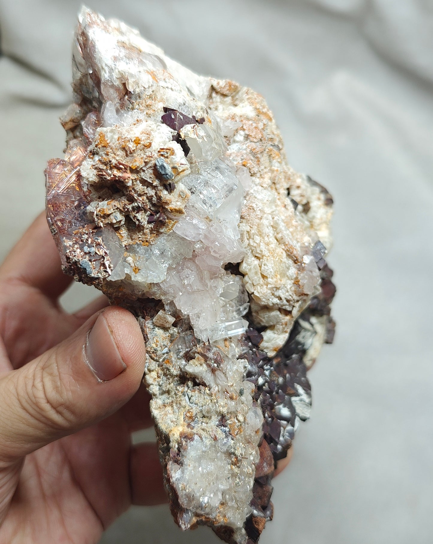 Natural quartz rutiles and siderite specimen 970 grams