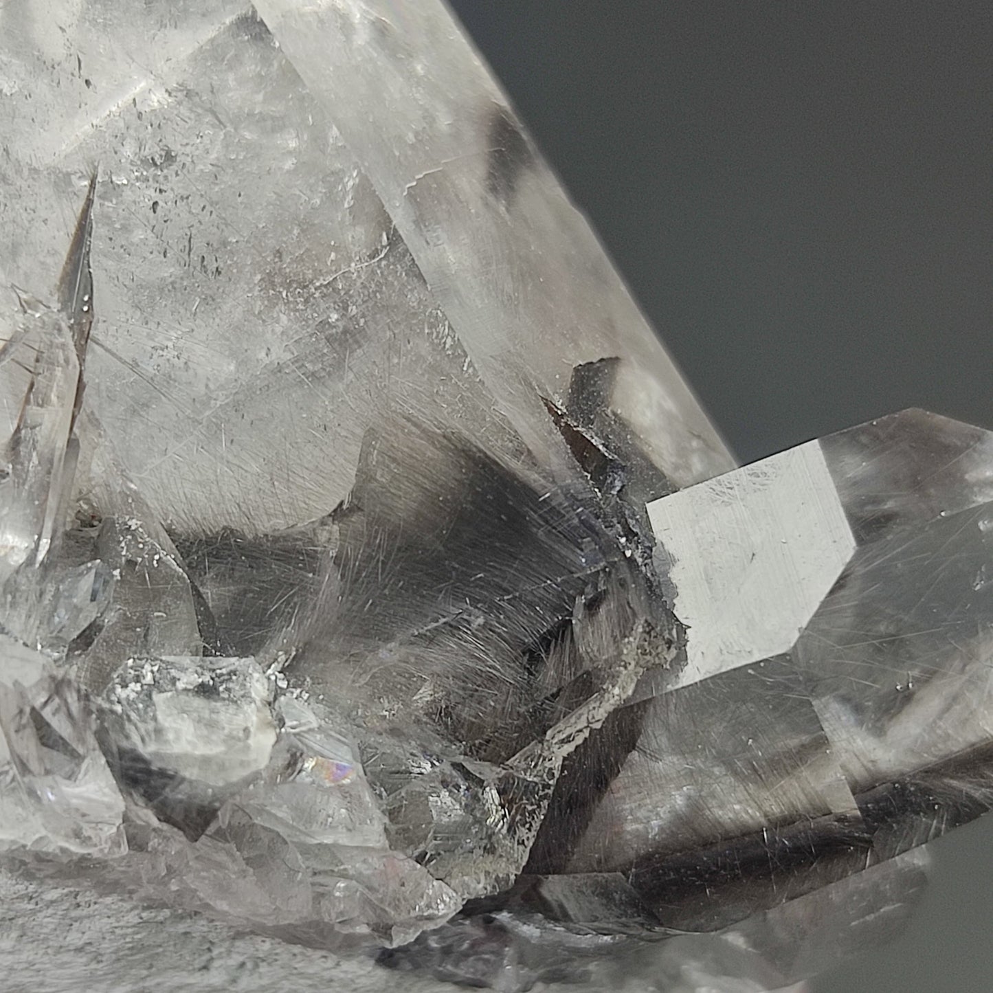 Brookite inclusions in quartz 78 grams