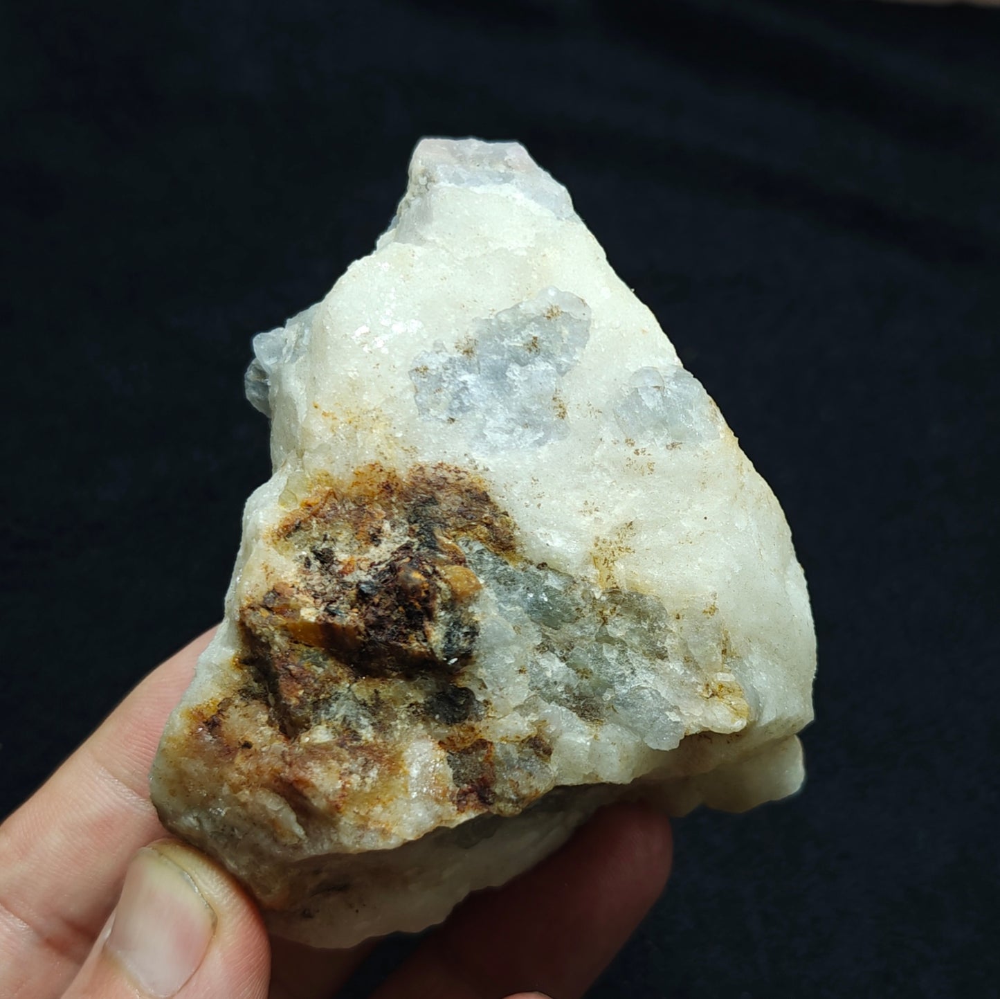 UV reactive tenebrescent Fluorescent Hackmanite 281 grams
