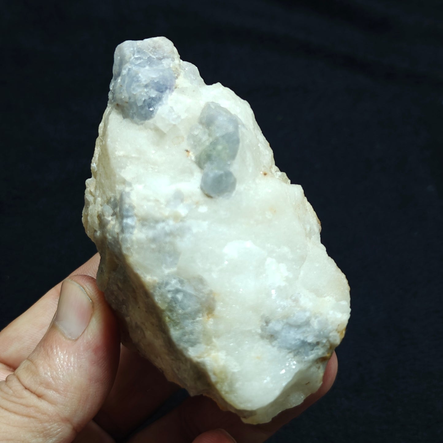 UV reactive tenebrescent Fluorescent Hackmanite 281 grams