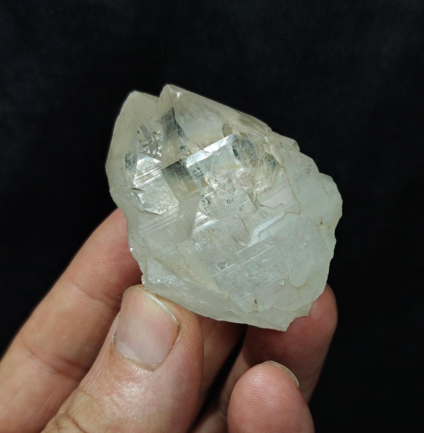 Natural gwindel quartz crystal 58 grams