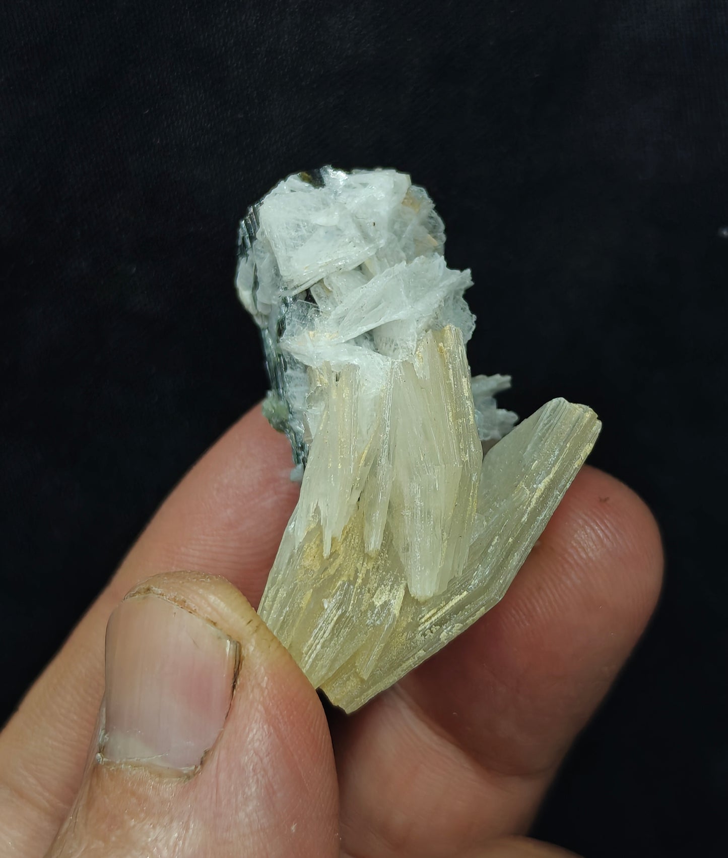 Natural dark green color Tourmaline crystal with associated cleavelandite, muscovite and a small quartz 24grams