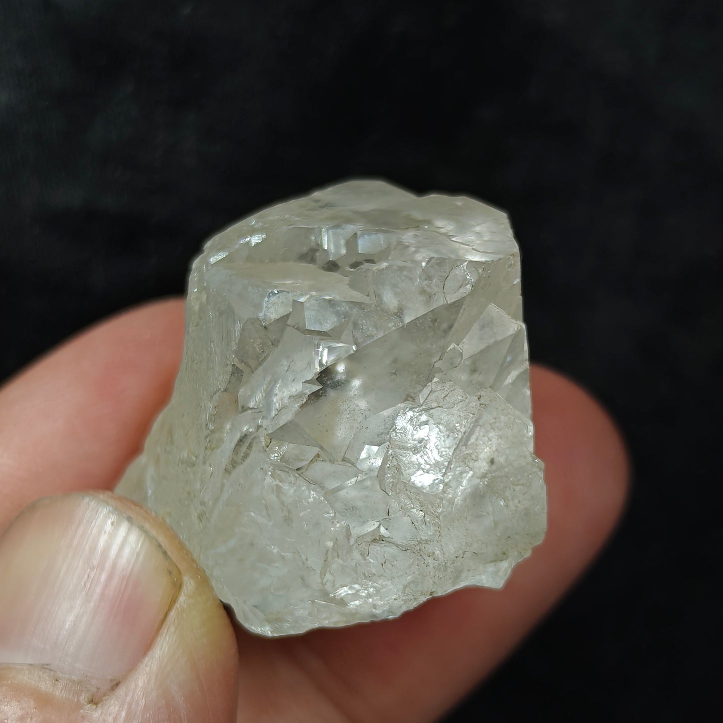 Natural gwindel quartz crystal 29 grams