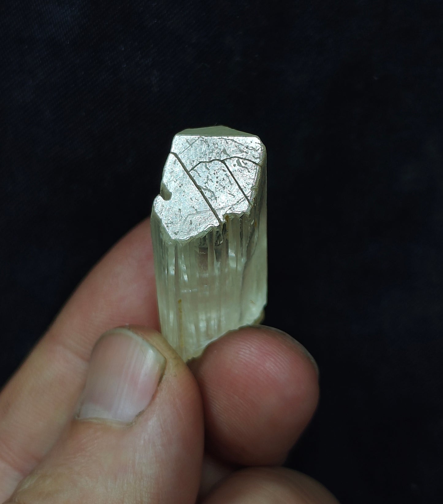 Natural spodumene crystal 17 grams