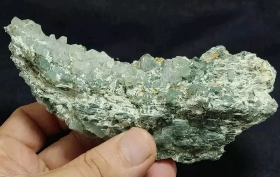 Periclene Albite with byss-olite inclusions 318 grams