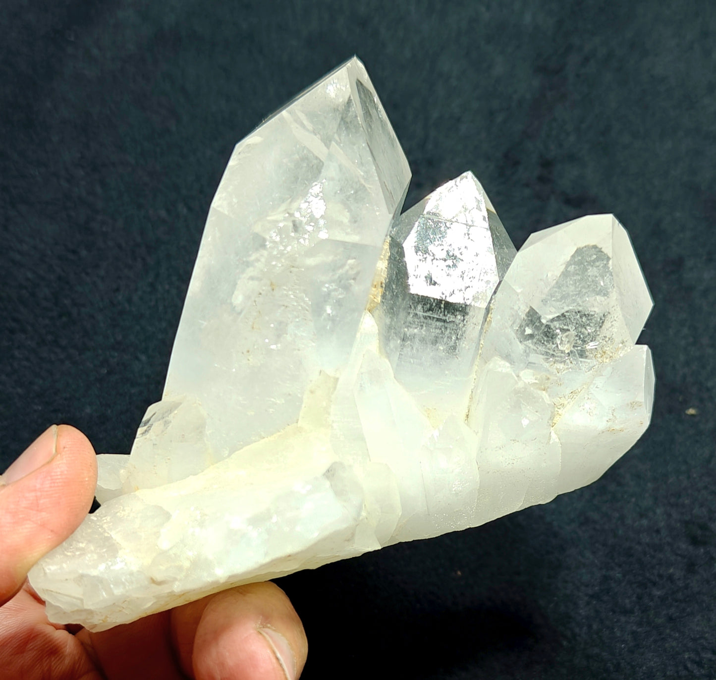 An amazing specimen of Quartz Crystals cluster self standing specimen 515 grams