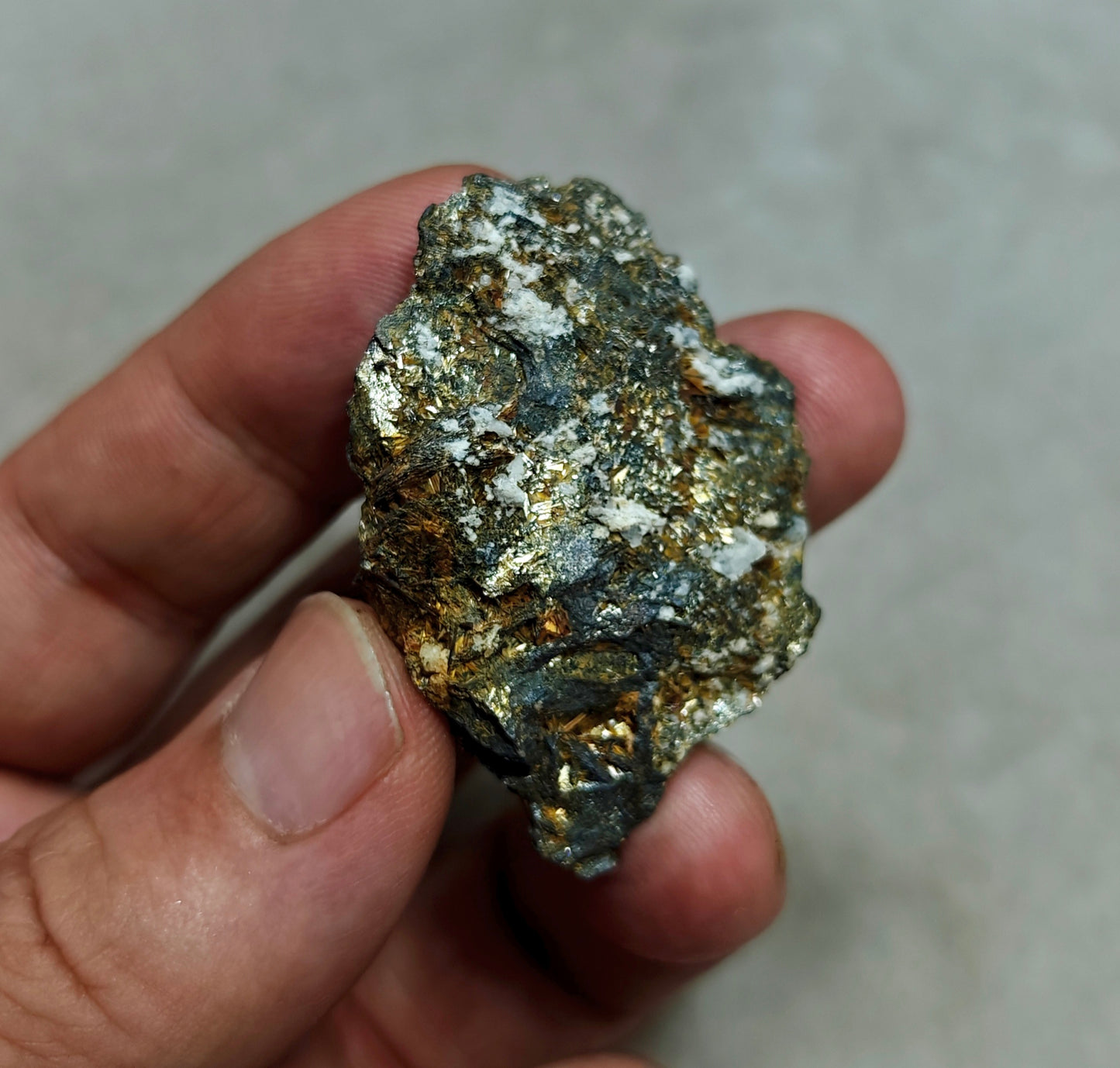 Rutile on hematite 29 grams