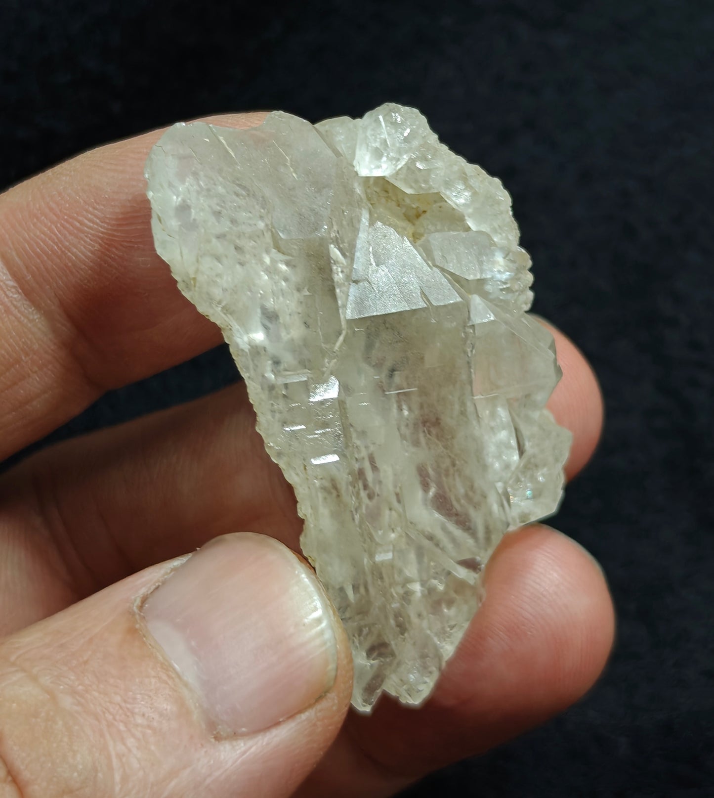 Natural gwindel quartz crystal 22 grams