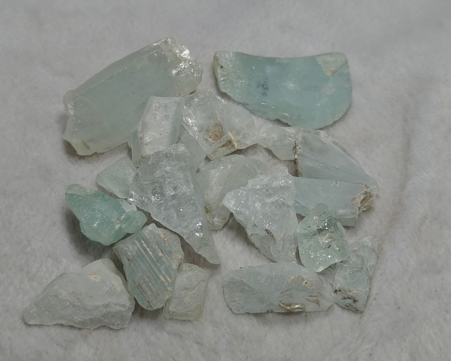 Natural aquamarine collection, some Crystals some rough, 150 grams