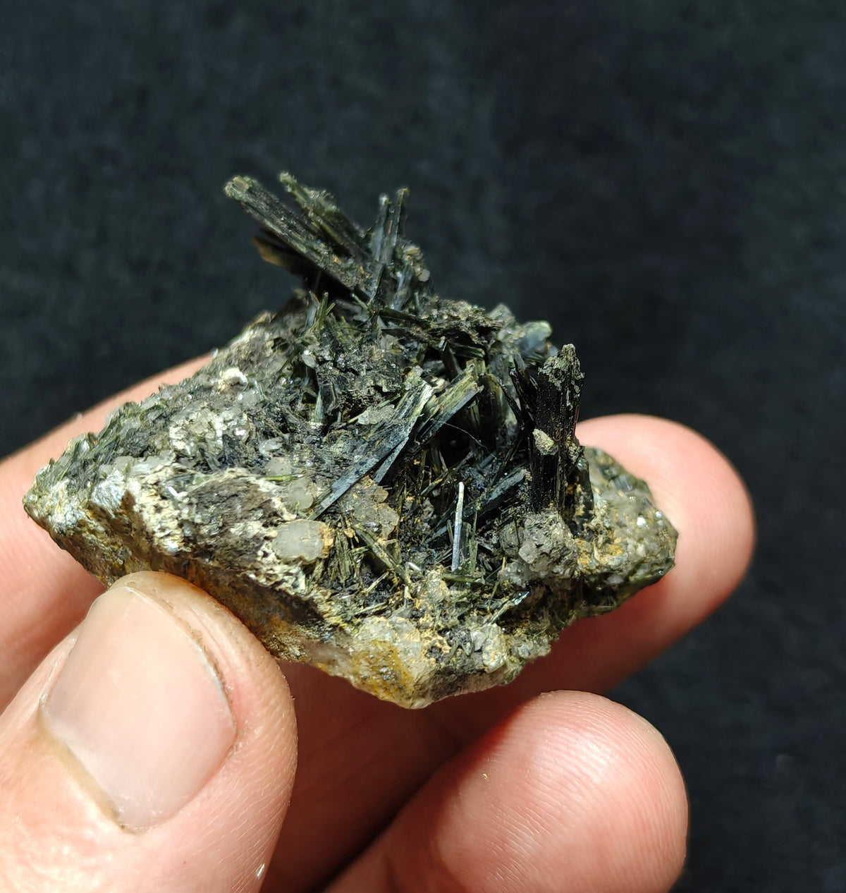 Natural Aegirine cluster 32 grams