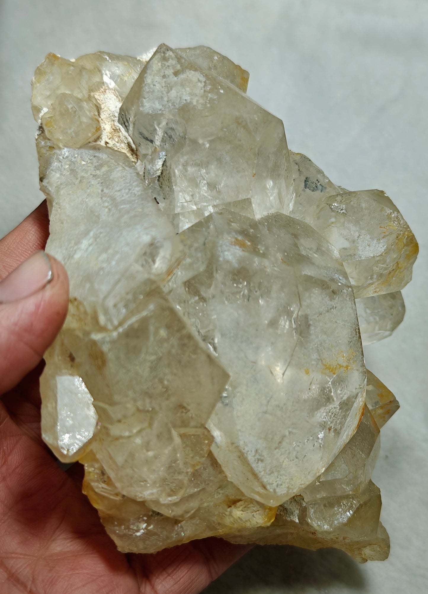 Quartz crystals having gwindle like formations 694 grams
