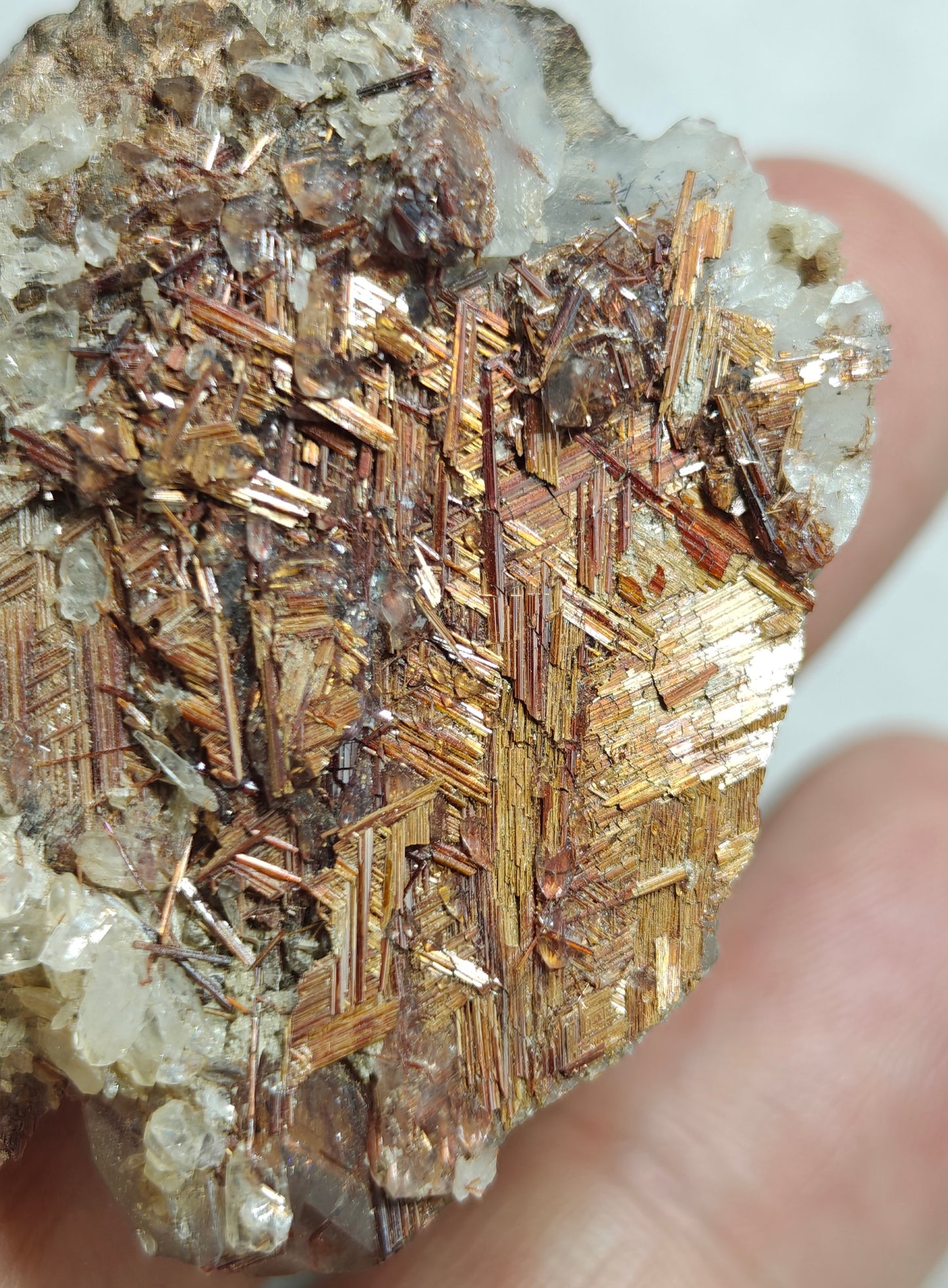 Natural Quartz Crystal with Rutiles Saginite 36 grams