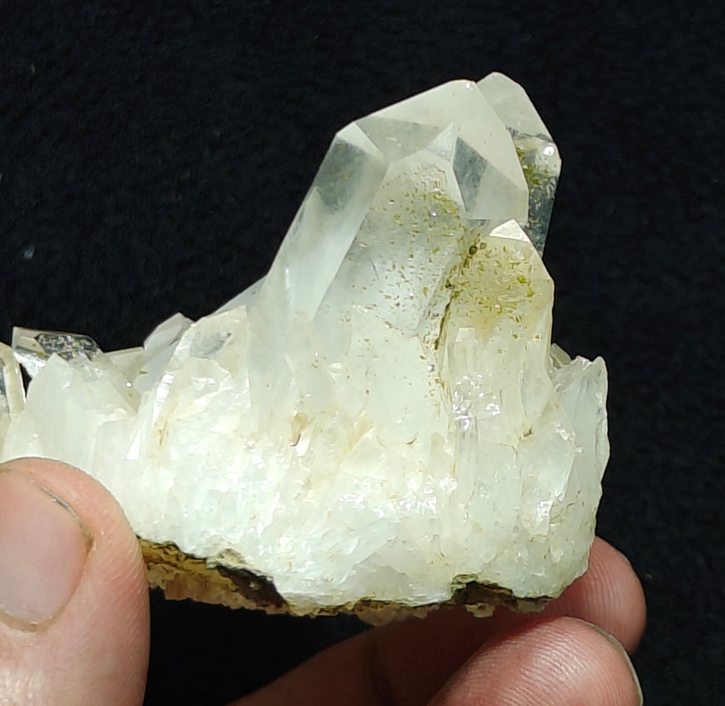 An amazing self standing quartz cluster with Epidote inclusions 160 grams