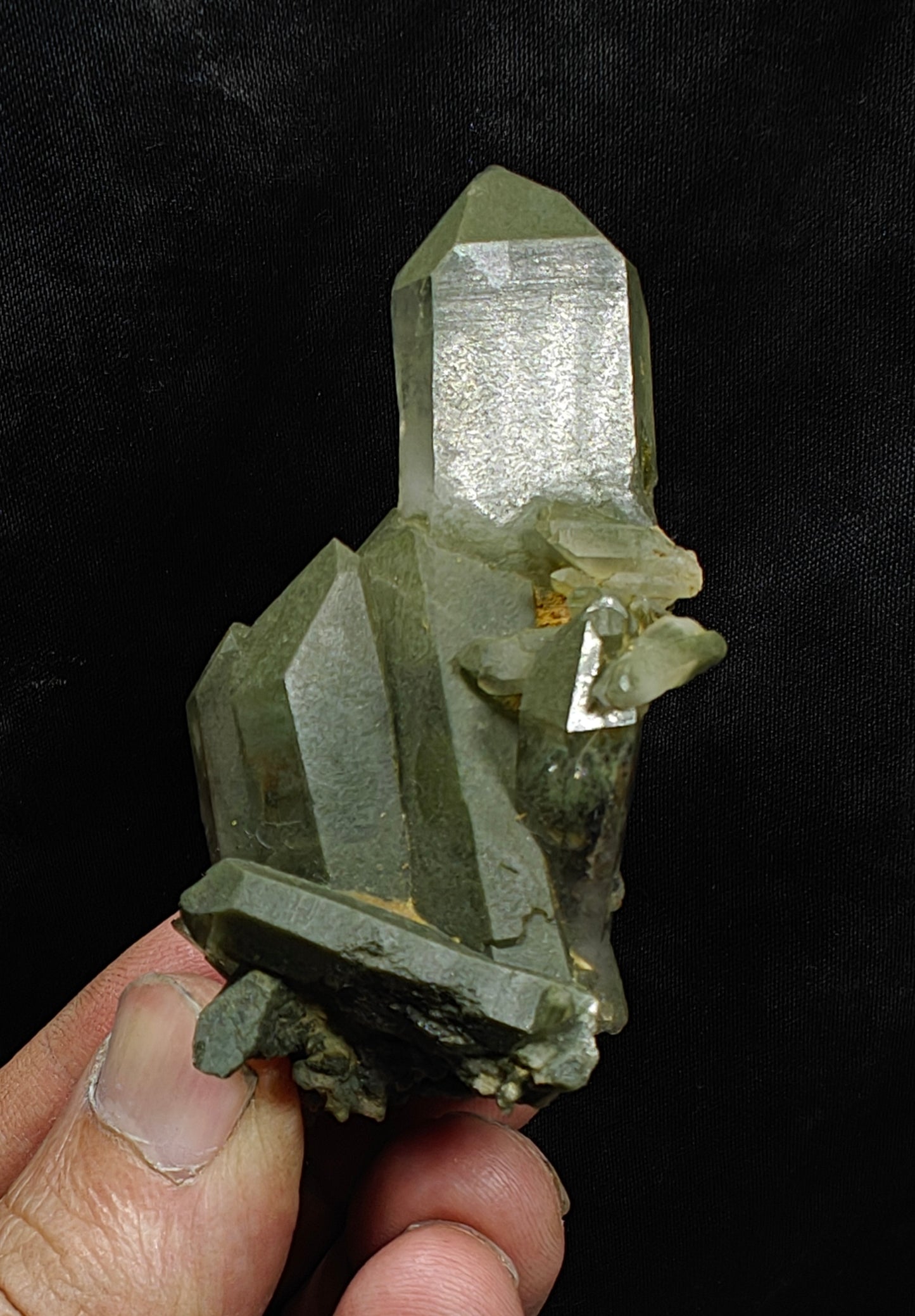Natural terminated Chlorite Quartz cluster 67 grams