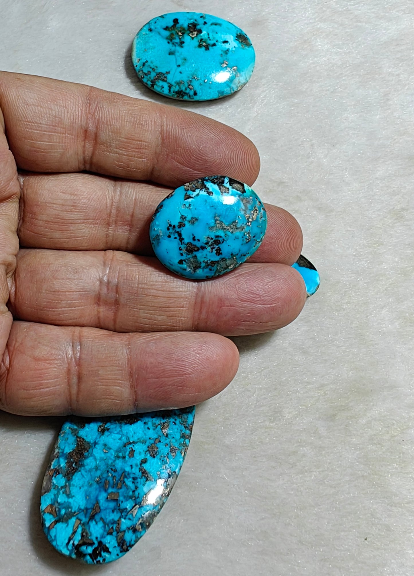 6 turquoise cabochons 82 grams