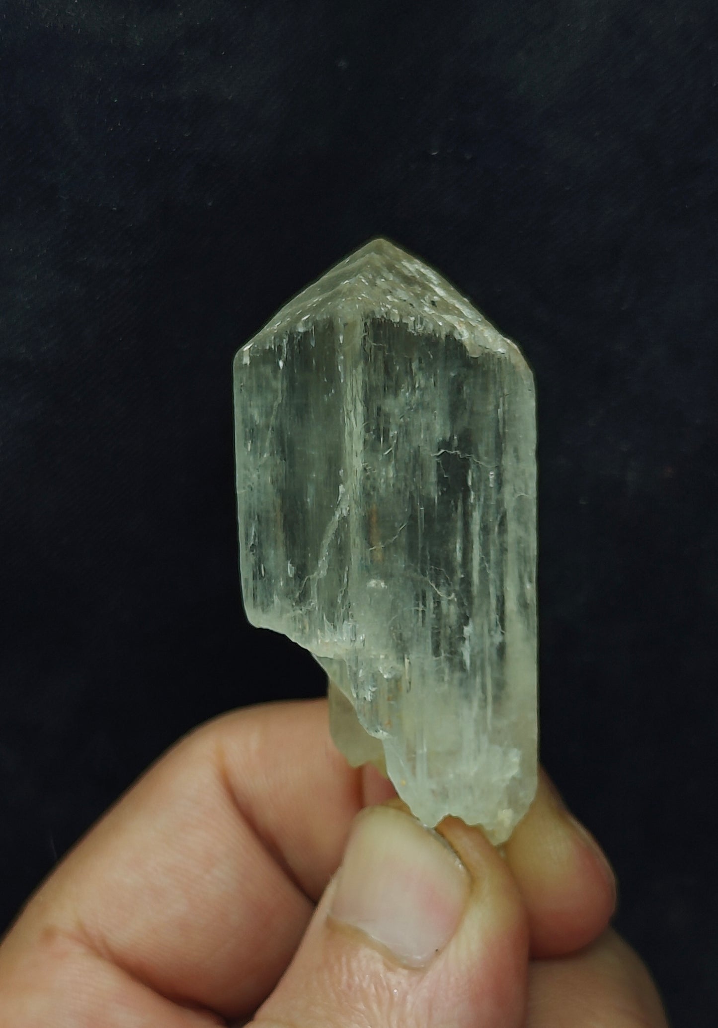 Natural spodumene crystal 39 grams