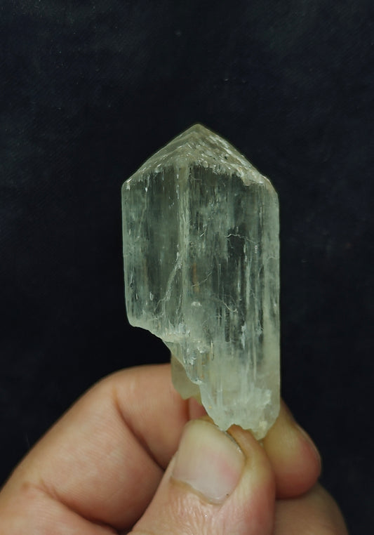 Natural spodumene crystal 39 grams