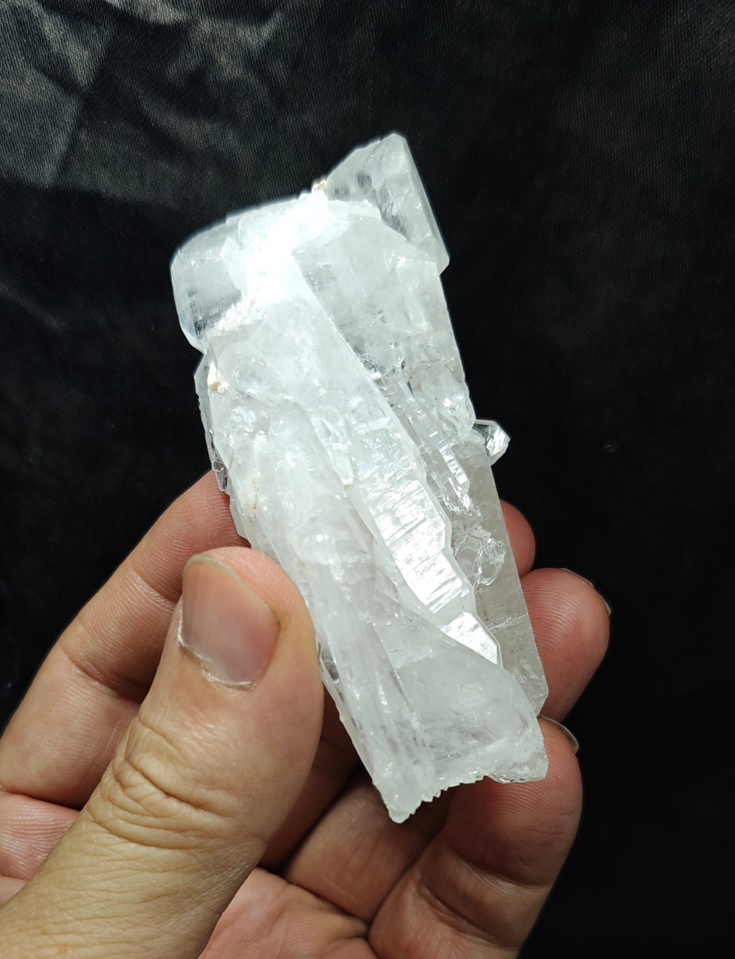Natural terminated Faden Quartz crystals cluster 91 grams