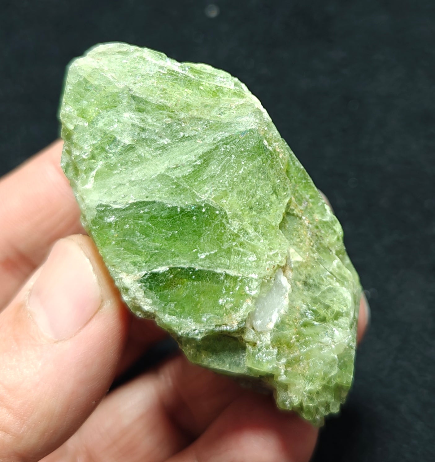 Green diopside crystal 132 grams