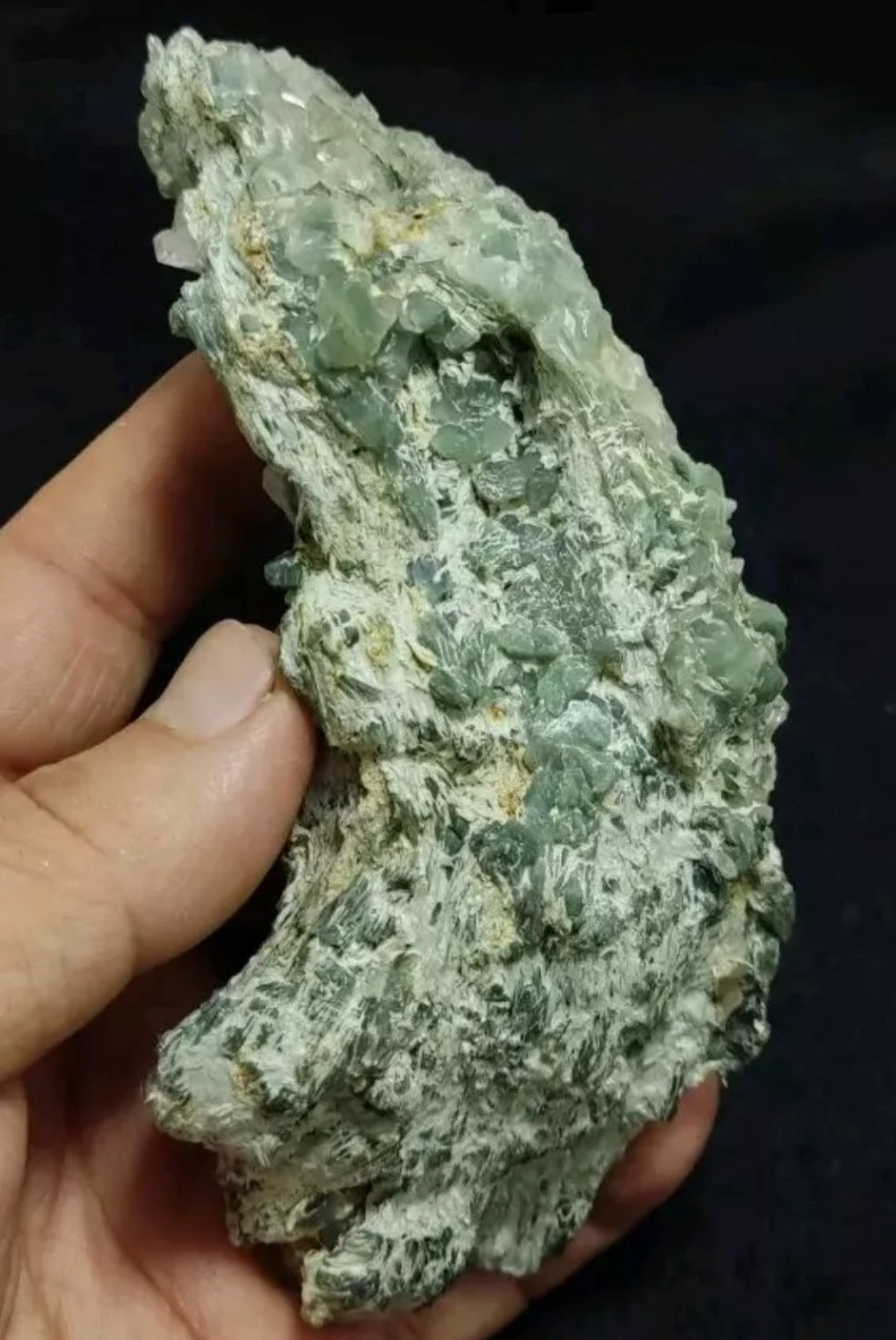 Periclene Albite with byss-olite inclusions 318 grams