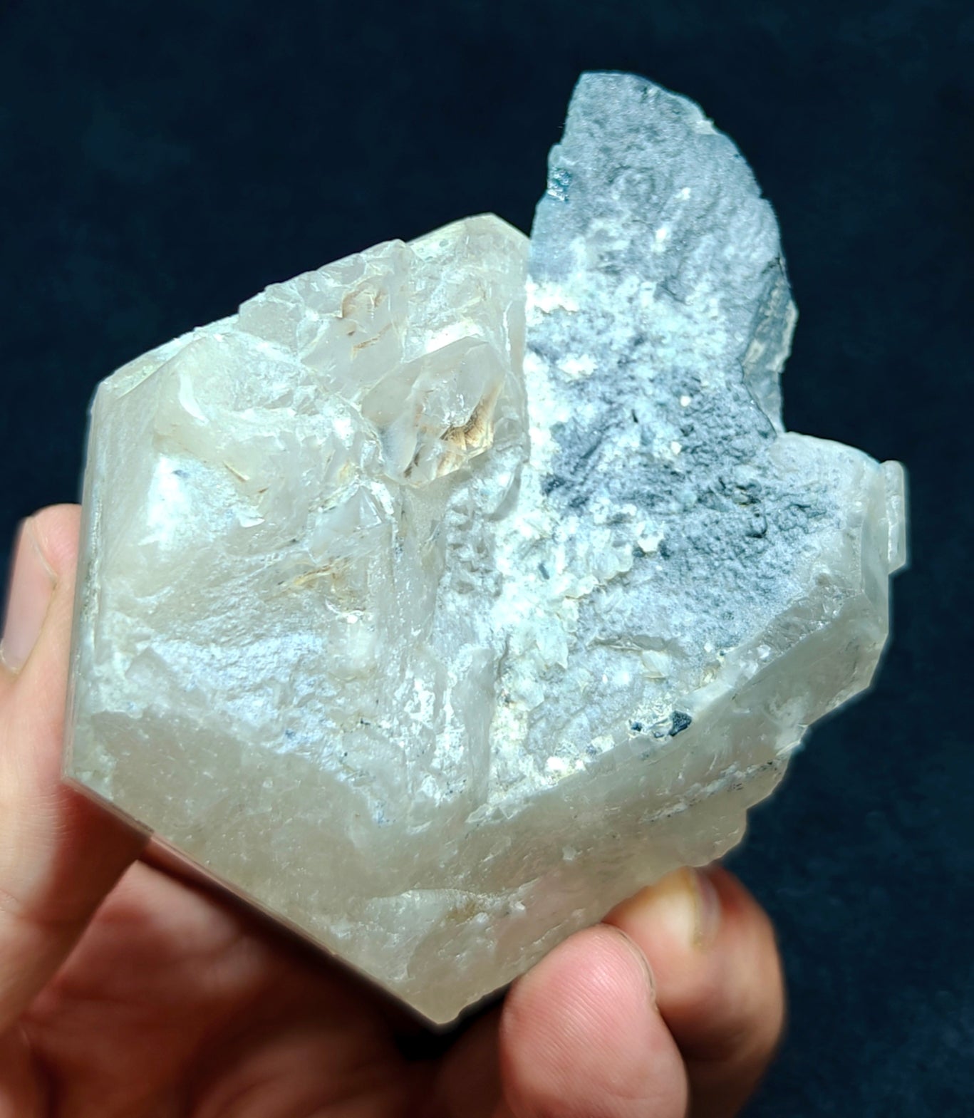 An amazing beautiful specimens of indicolite color Tourmaline embedded in terminated quartz 252 g